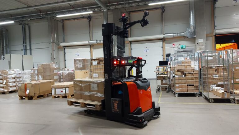 AGV lisää tehokkuutta ja parantaa turvallisuutta | AGV enhances efficiency and improves safety