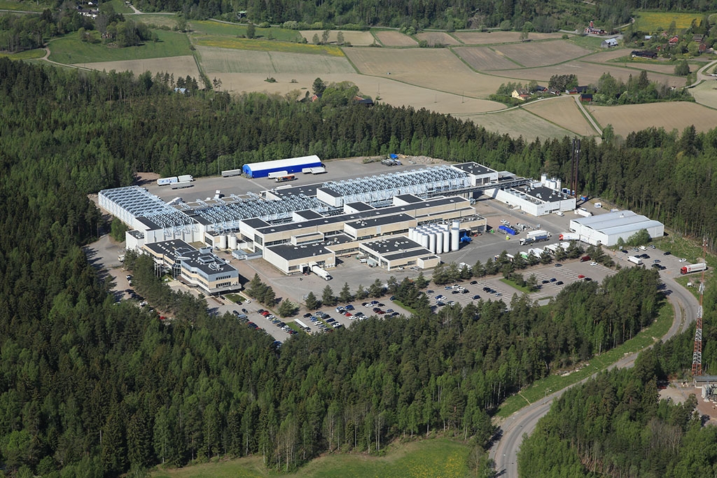 HUB logistics hoitaa Arla Oy:n Sipoon meijerin sisälogistiikan | HUB logistics handles the internal logistics of Arla Oy's Sipoo dairy.